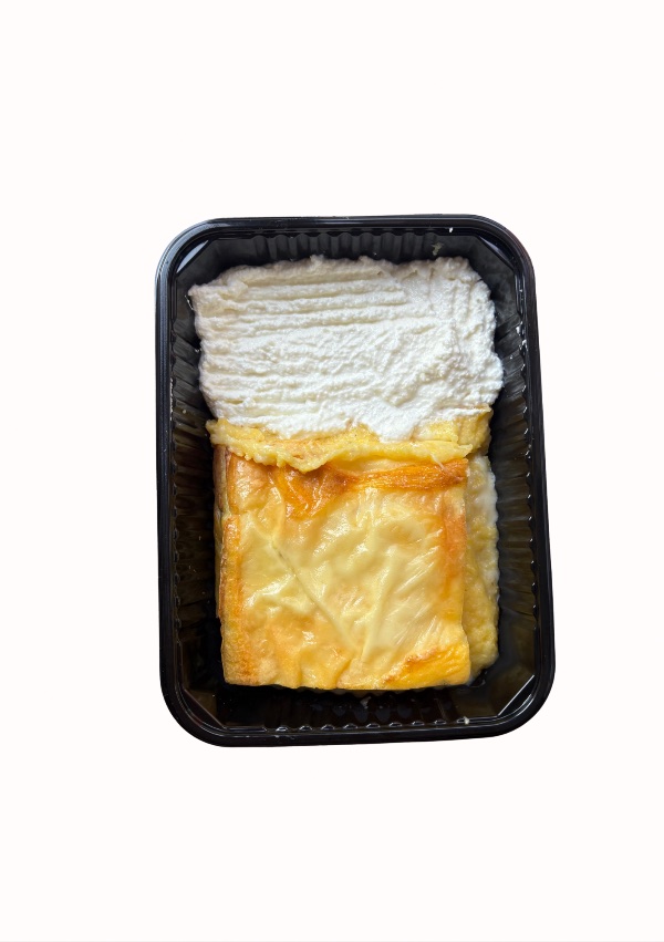 Mamaliga cremoasa la cuptor cu ou, branza, cottage cheese
